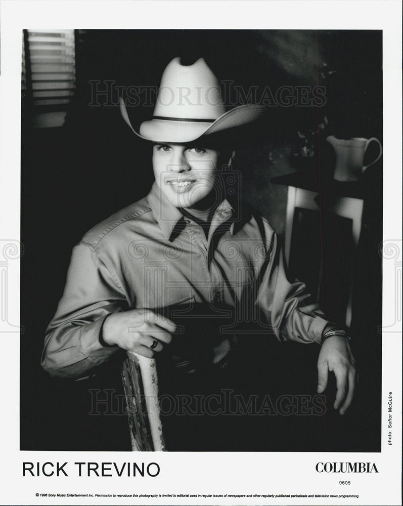 1996 Press Photo Rick Trevino Country Music Singer Guitarist Mexican American - Historic Images