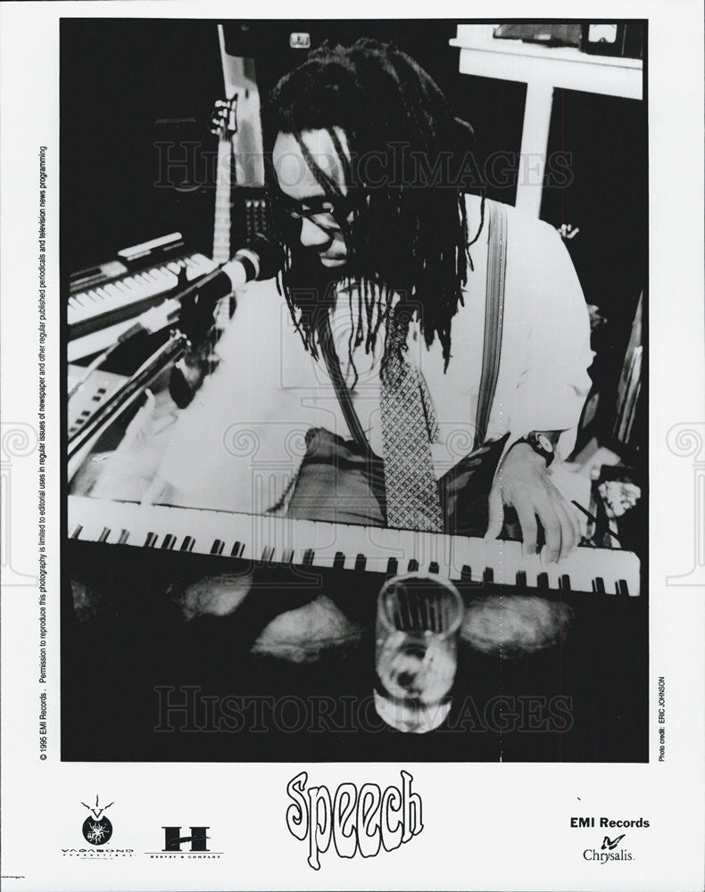 1995 Press Photo Recording artist Speech - Historic Images