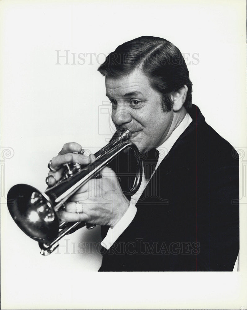 1984 Press Photo Tom Saunders playing at the Frog Island Tent Jazz Festival - Historic Images