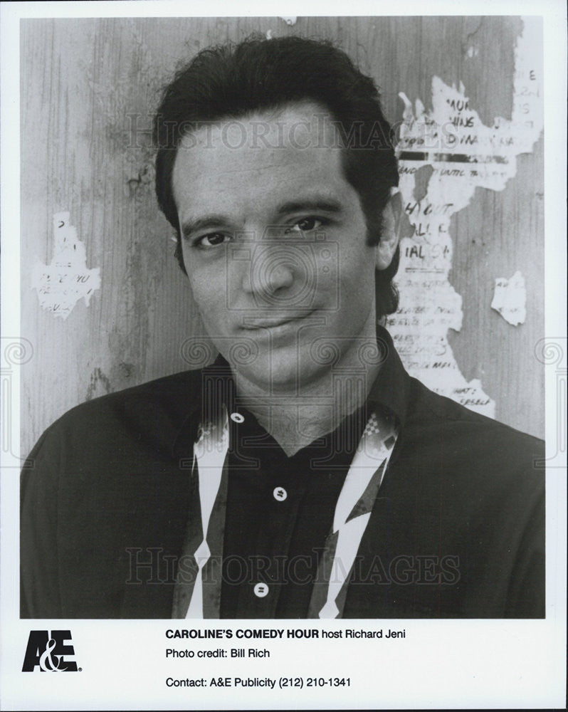 Press Photo Richard Jeni Host of &quot;Caroline&#39;s Comedy Hour&quot; - Historic Images