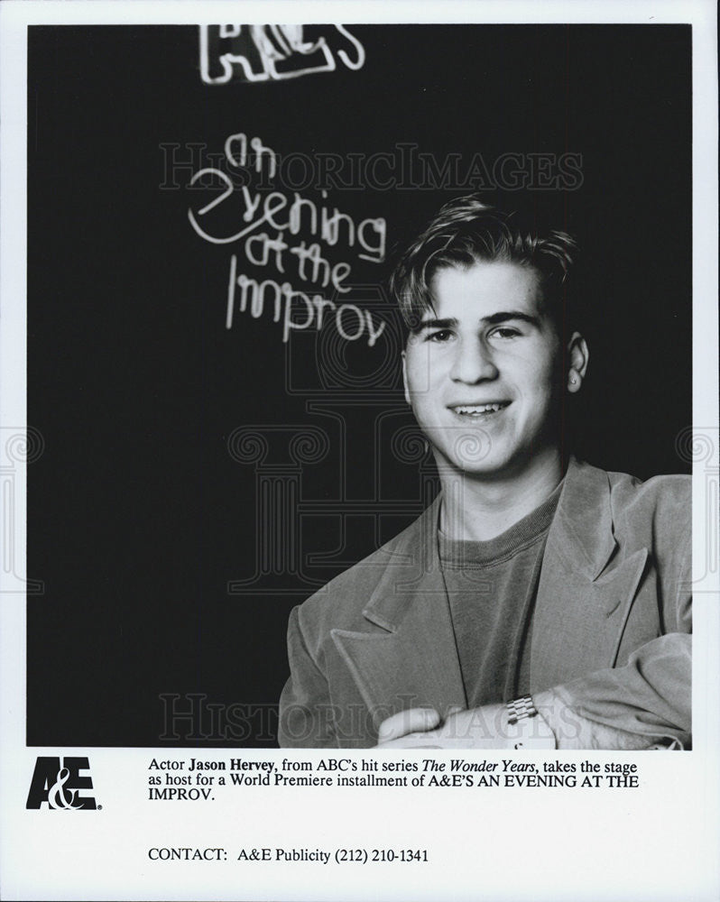 Press Photo Actor Jason Hervey hosts An Evening At The Improv - Historic Images