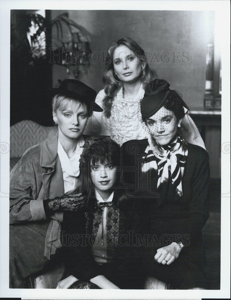 1985 Press Photo &quot;Lace II&quot; Arielle Dombasle &amp; Pheobe Cates &amp; Brooke Adams - Historic Images