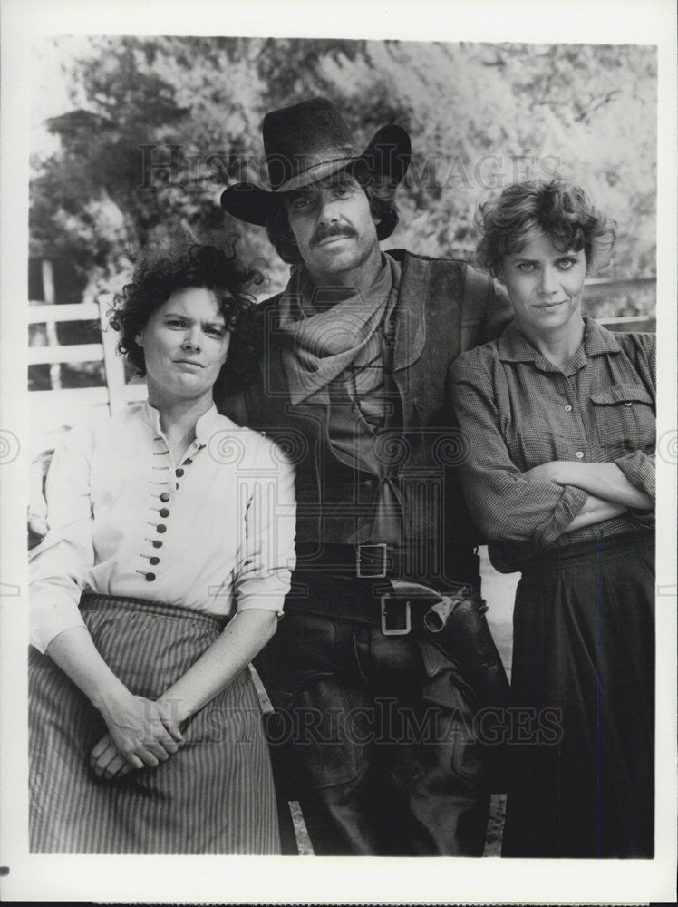 1982 Press Photo Mary Larkin David Hayward Cindy Pickett Actors Walt Disney - Historic Images