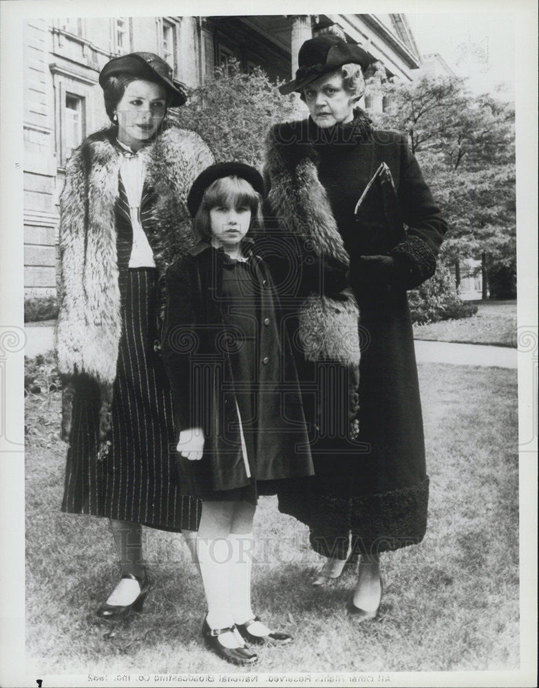 1982 Press Photo Jennifer Dundas, Angela Lansbury and Lucy Gutteridge in Little - Historic Images