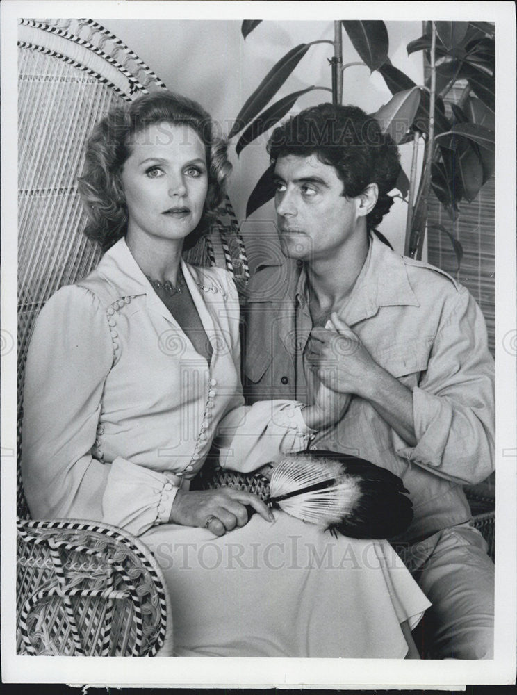 1982 Press Photo Ian McShane Actor Lee Remick Actress Letter Film Movie - Historic Images