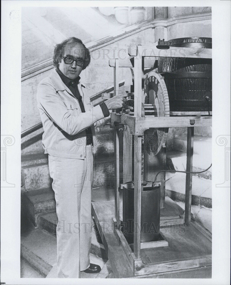 Press Photo James Burr in Television show explaining about the water alarm clock - Historic Images