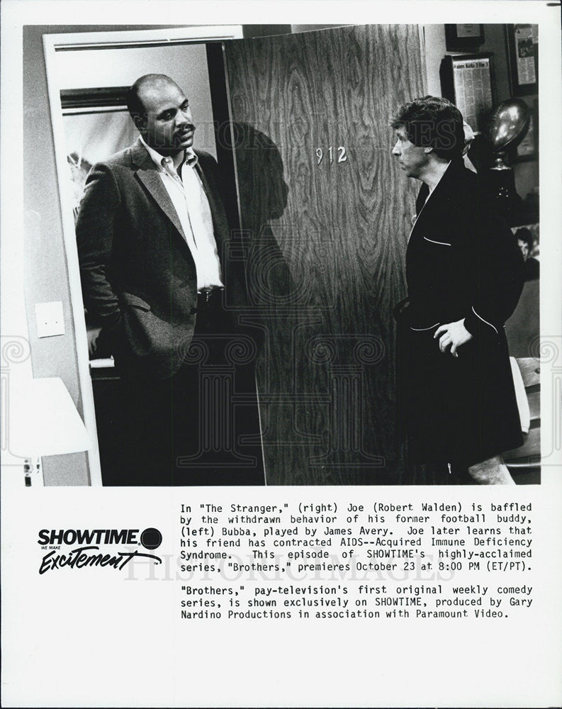 Press Photo Robert Walden and James Avery in the show Brothers - Historic Images