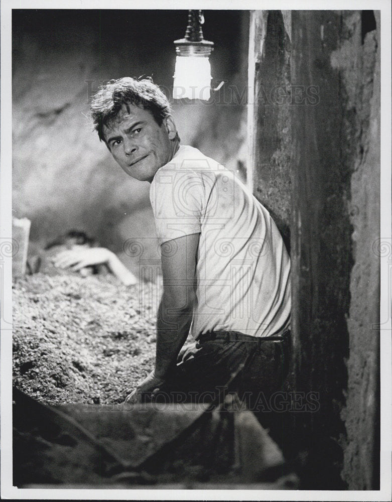 Press Photo Horst Buchholz in Berlin Tunnel 21 - Historic Images