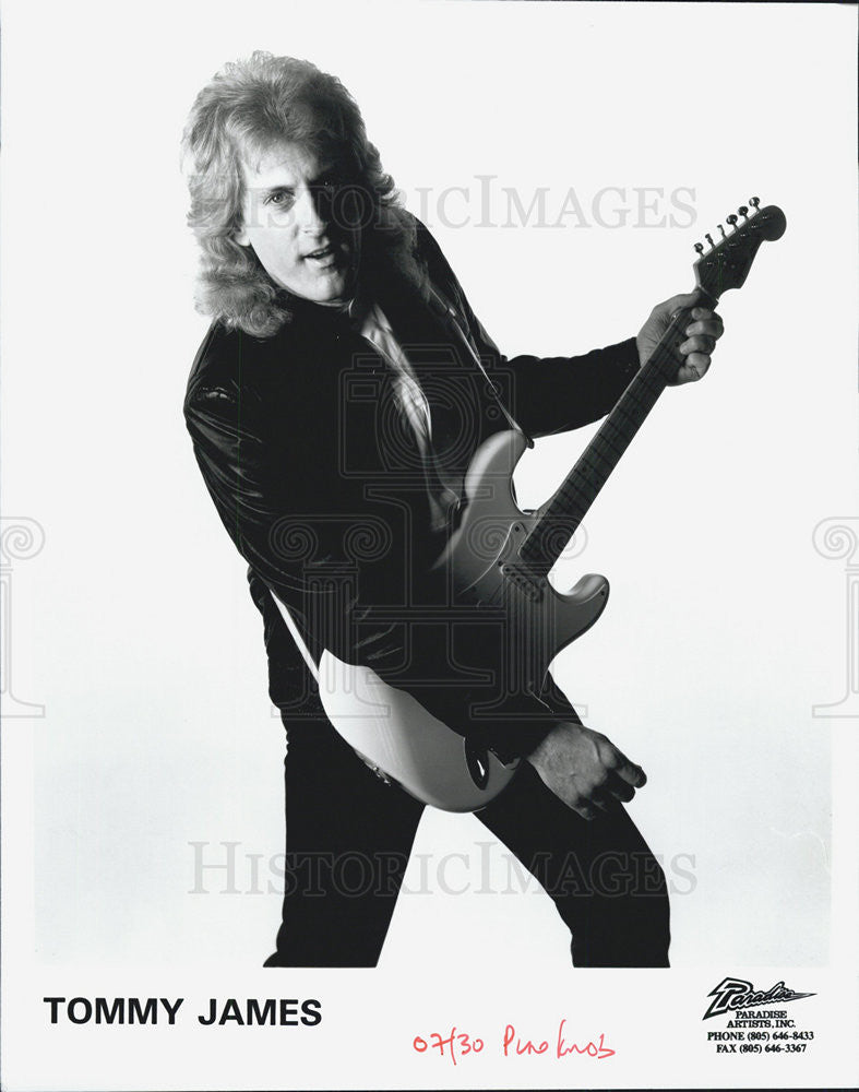 Press Photo Paradise Recording Artist Tommy Jame Posing With Guitar - Historic Images