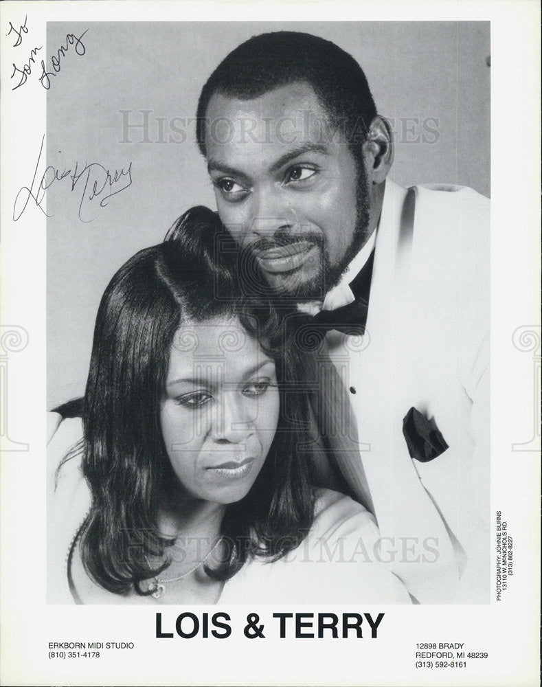 Press Photo Recording Artists Lois &amp; Terry Signed Portrait To Tom - Historic Images