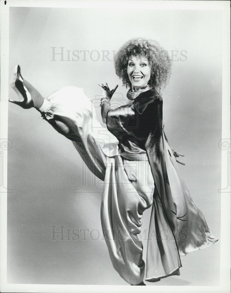 1984 Press Photo Unknown actress doing high kick - Historic Images