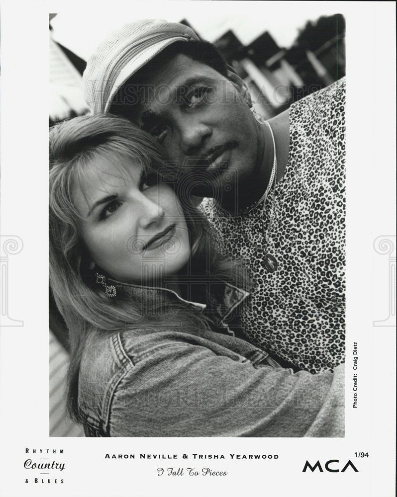 Press Photo Aaron Neville and Trisha Yearwood - Historic Images