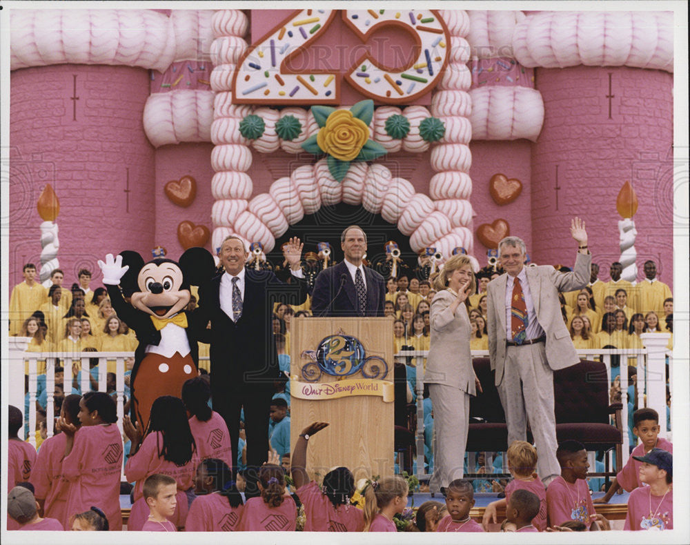 1996 Press Photo Mickey Mouse, Roy E. Disney, Michael D. Eisner, Hillary Clinton - Historic Images