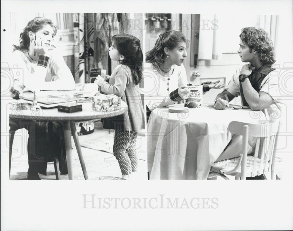 1991 Press Photo Actors Mayim Bialik &amp; Courtney Chase &quot;Blossom&quot; NBC TV Premiere - Historic Images