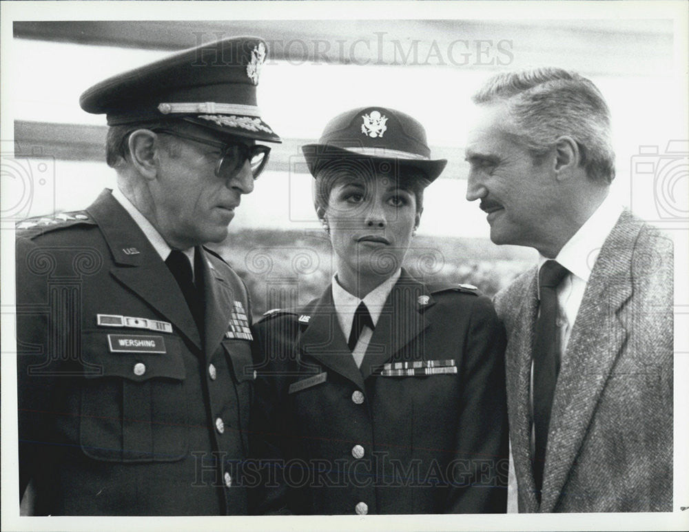 1986 Press Photo Hal Linden J.D. Cannon Nancy Grahn NBC TV Show Blacke&#39;s Magic - Historic Images