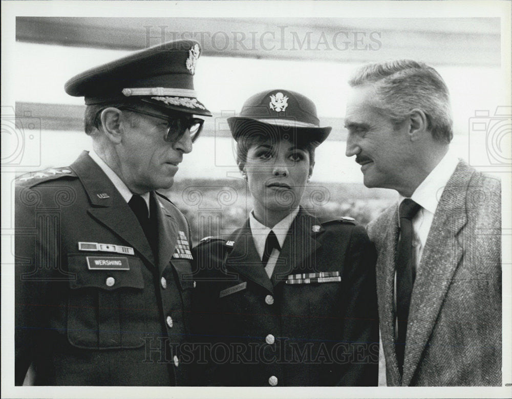 1986 Press Photo Hal Linden J.D. Cannon Nancy Grahn Actors Blacke&#39;s Magic - Historic Images