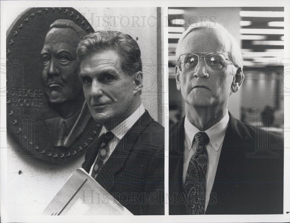 1989 Press Photo Actor/host Robert Stack and FBI Director William Sessions - Historic Images