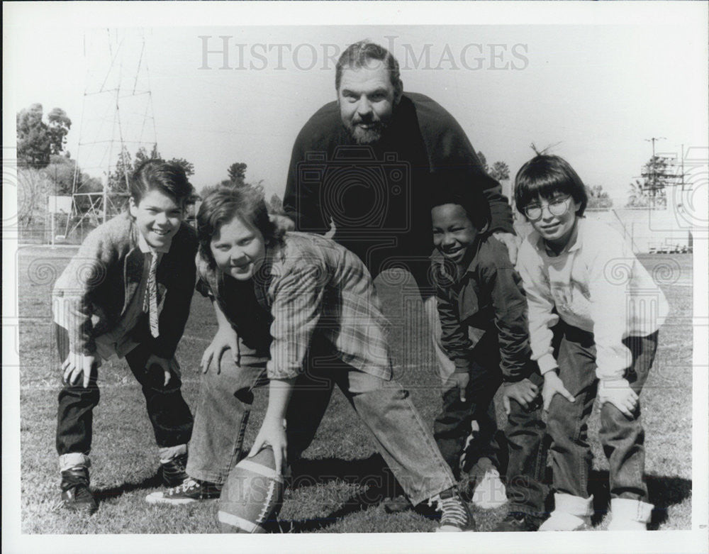 1986 Press Photo Merlin Olsen as Coach Landau - Historic Images