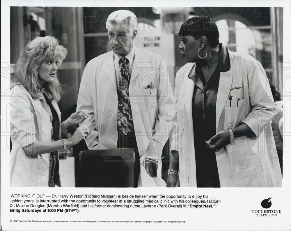 1993 Press Photo Richard Mulligan in &quot;Empty Nest&quot; - Historic Images