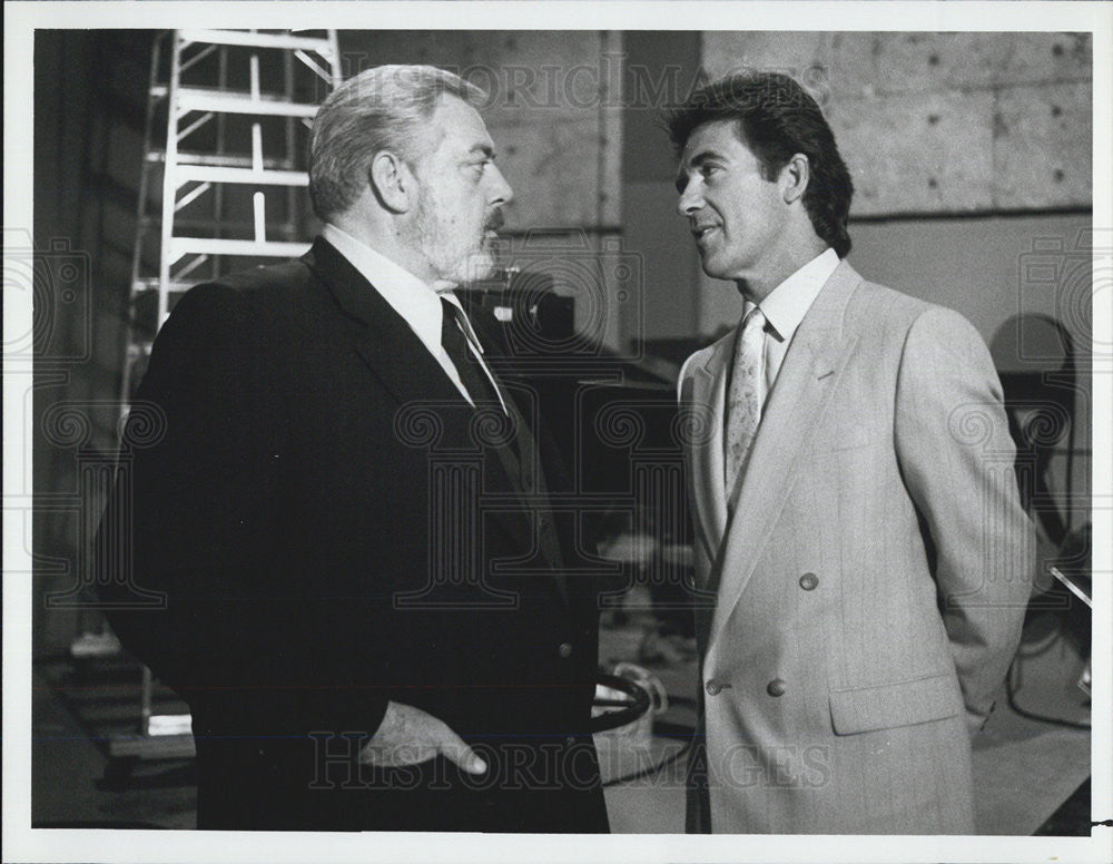 1986 Press Photo Raymond Burr/Alan Thicke/Actor/Comedian/TV Host/Songwriter - Historic Images