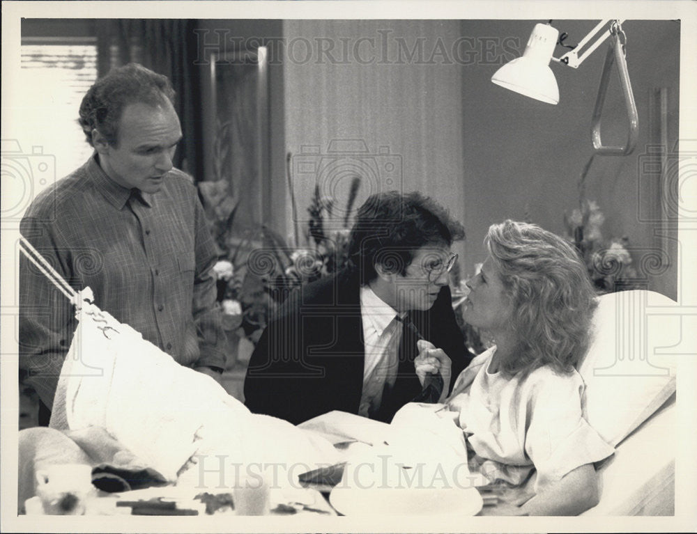 1990 Press Photo Murphy Brown Series Candice Bergen Joe Regalbuto Grant Shaud - Historic Images