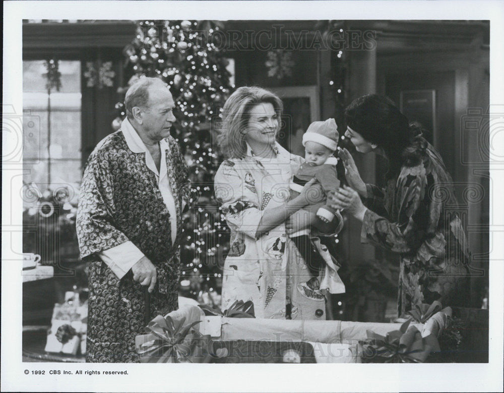 1992 Press Photo of Candice Bergen in TV series Murphy Brown, Christmas episode - Historic Images