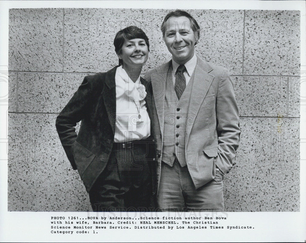 Press Photo Science Fiction Author Ben Bova With His Wife Barbara - Historic Images