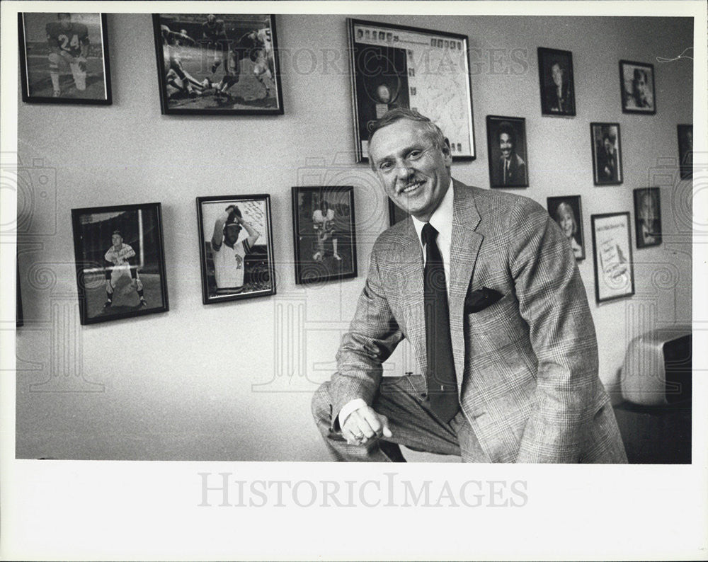 1983 Press Photo Attorney Robert Fenton - Historic Images