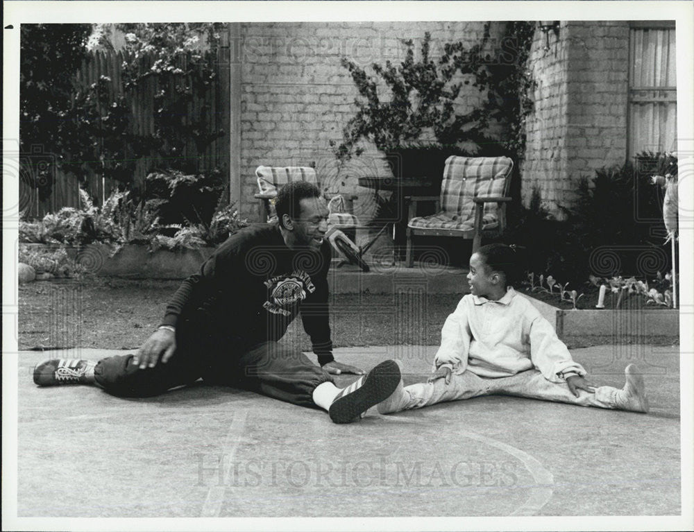 1986 Press Photo Bill Cosby and keshia Knight Puliam in The Cosby Show - Historic Images