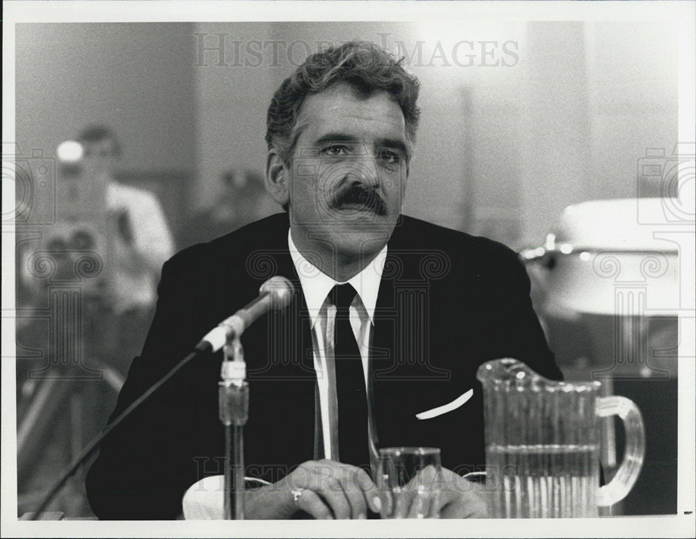 1988 Press Photo Dennis Farina on &quot;Crime Story&quot; - Historic Images