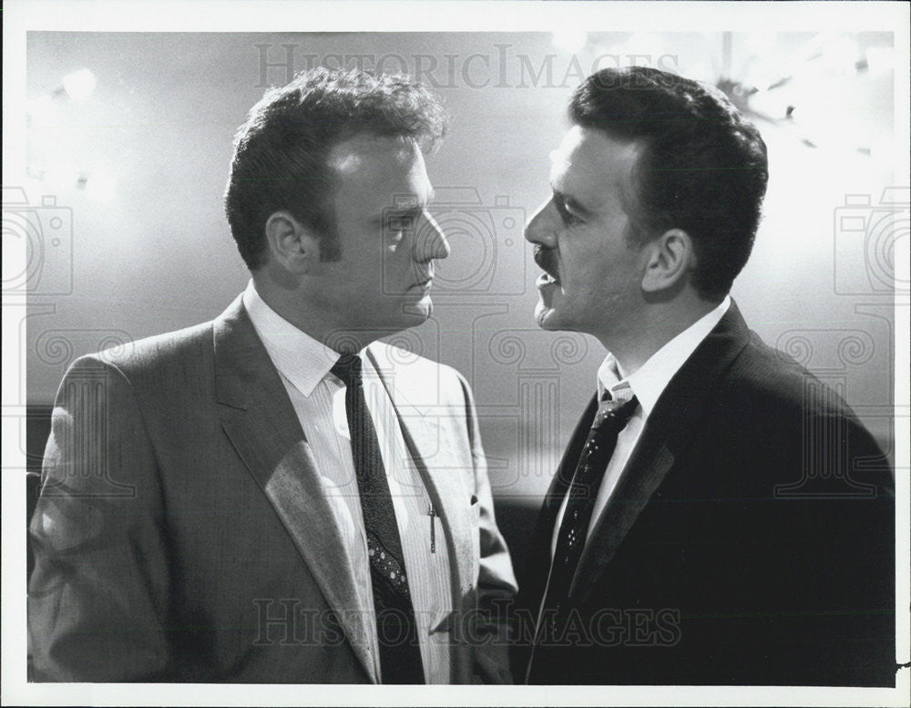 1987 Press Photo Dennis Farina and Bill Smitrovich in Crime Story - Historic Images