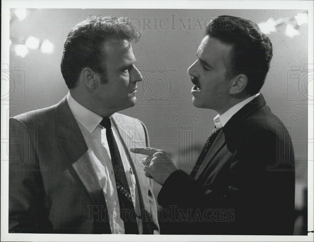 1986 Press Photo Bill Smitrovich and Dennis Farina in Crime Story - Historic Images