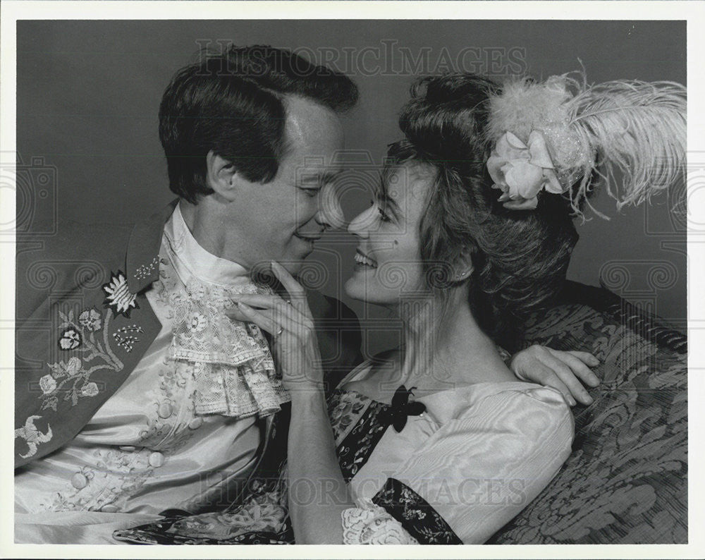 Press Photo Grosse Pointe Theater presents Dangerous Liaisons - Historic Images