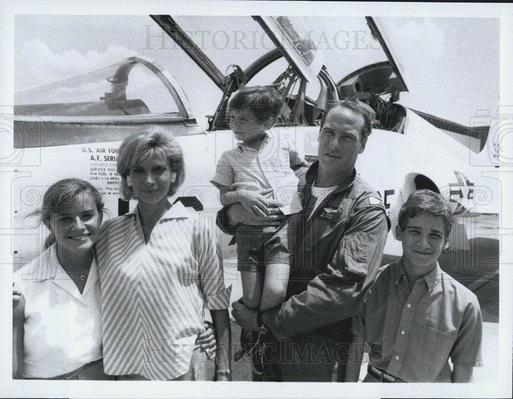 1984 Press Photo Actress Lisa Shue, Cindy Pickett, Gabriel Damon, Craig T. - Historic Images