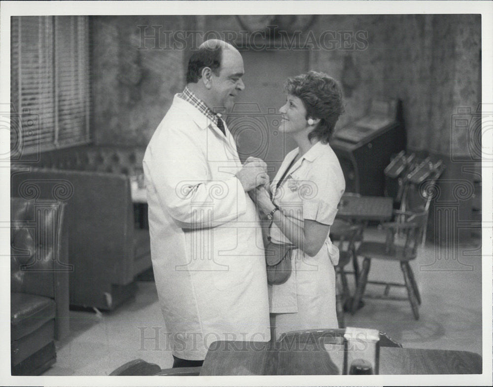 1984 Press Photo Linda Lavin and James Coco in Alice - Historic Images