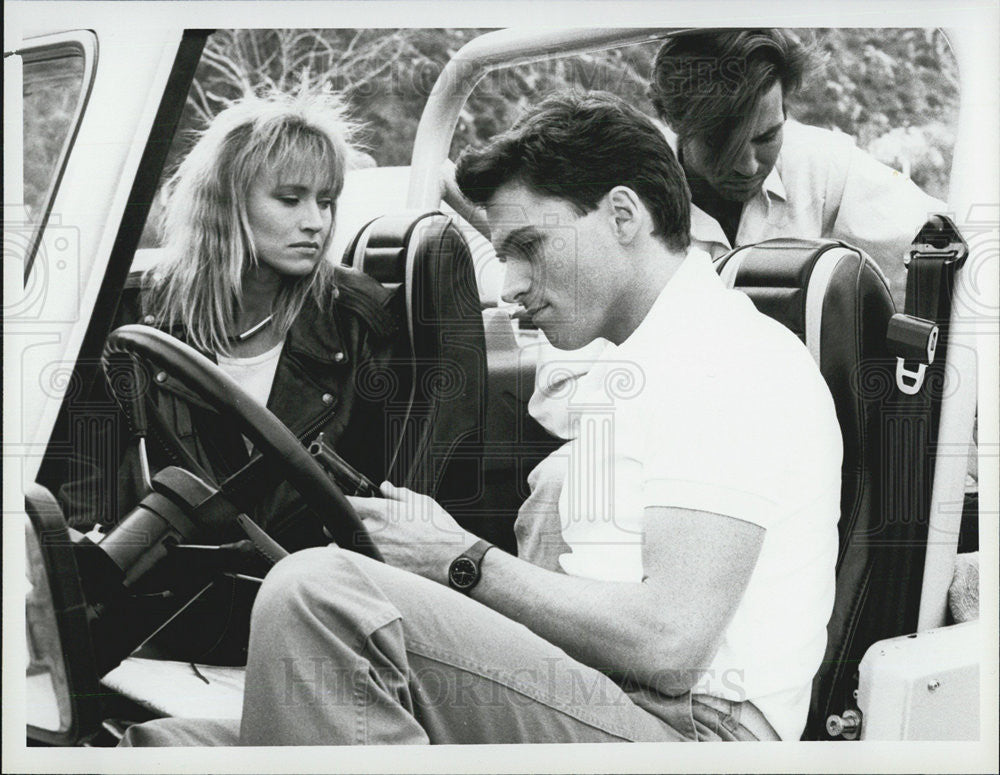 1986 Press Photo Darlanne Fluegel Tim Daly Jeff Fahey In Enough Rope For Two - Historic Images