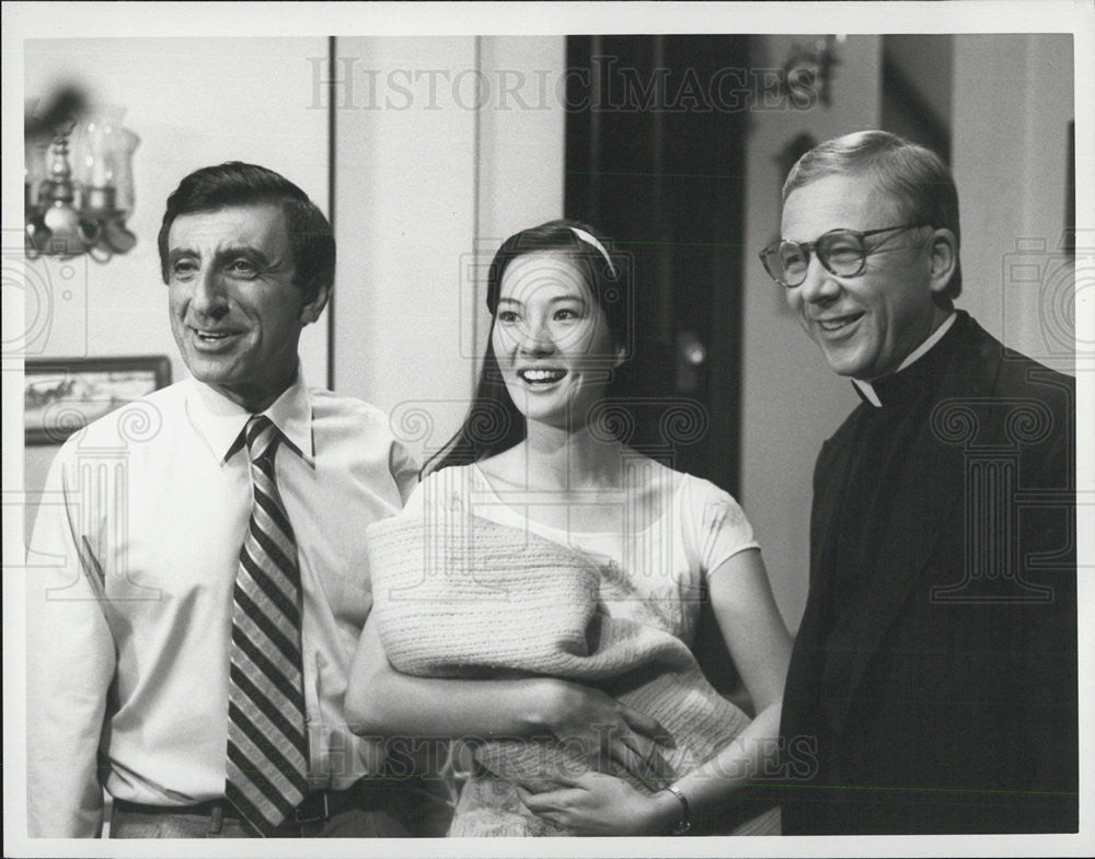 1984 Press Photo Jamie Farr, Rosalind Chao in &quot;AfterMash&quot; - Historic Images