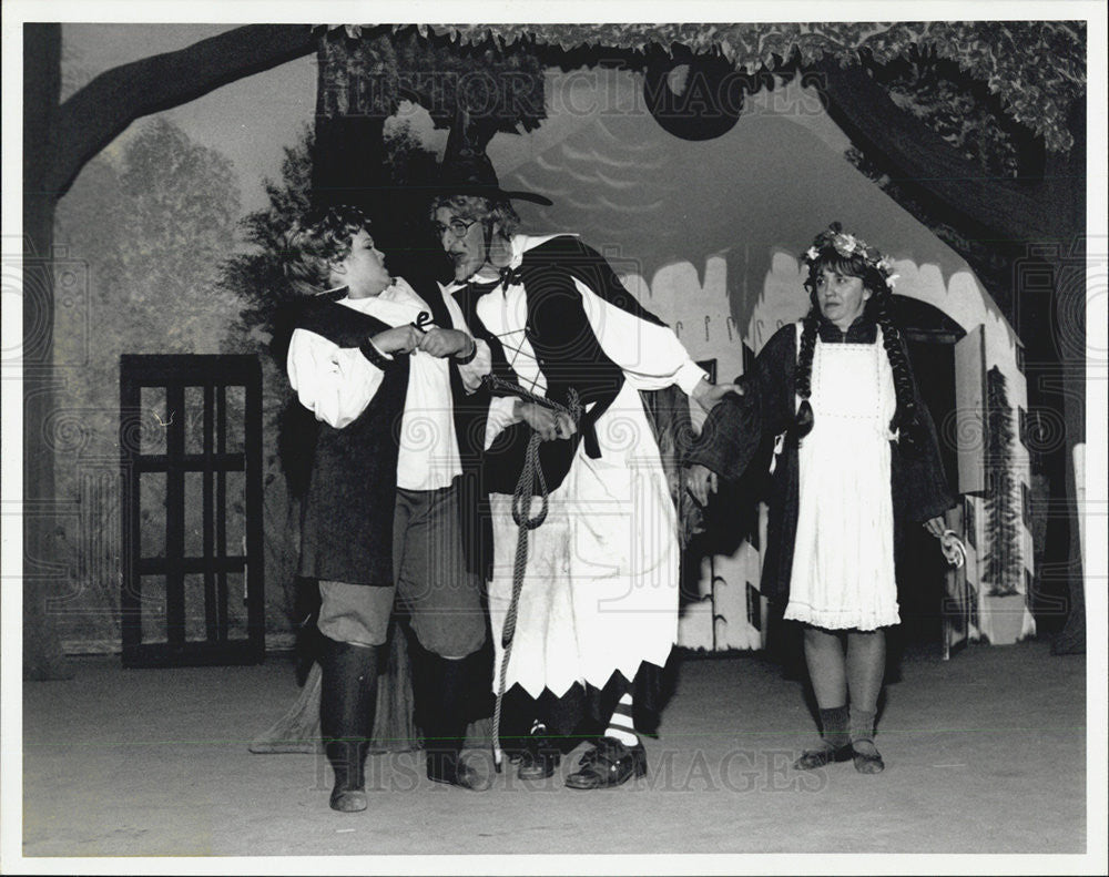 Press Photo Play Hansel &amp; Gretel, Shannon Nicole,Joe Haynes,&amp;Theresa Weiss - Historic Images