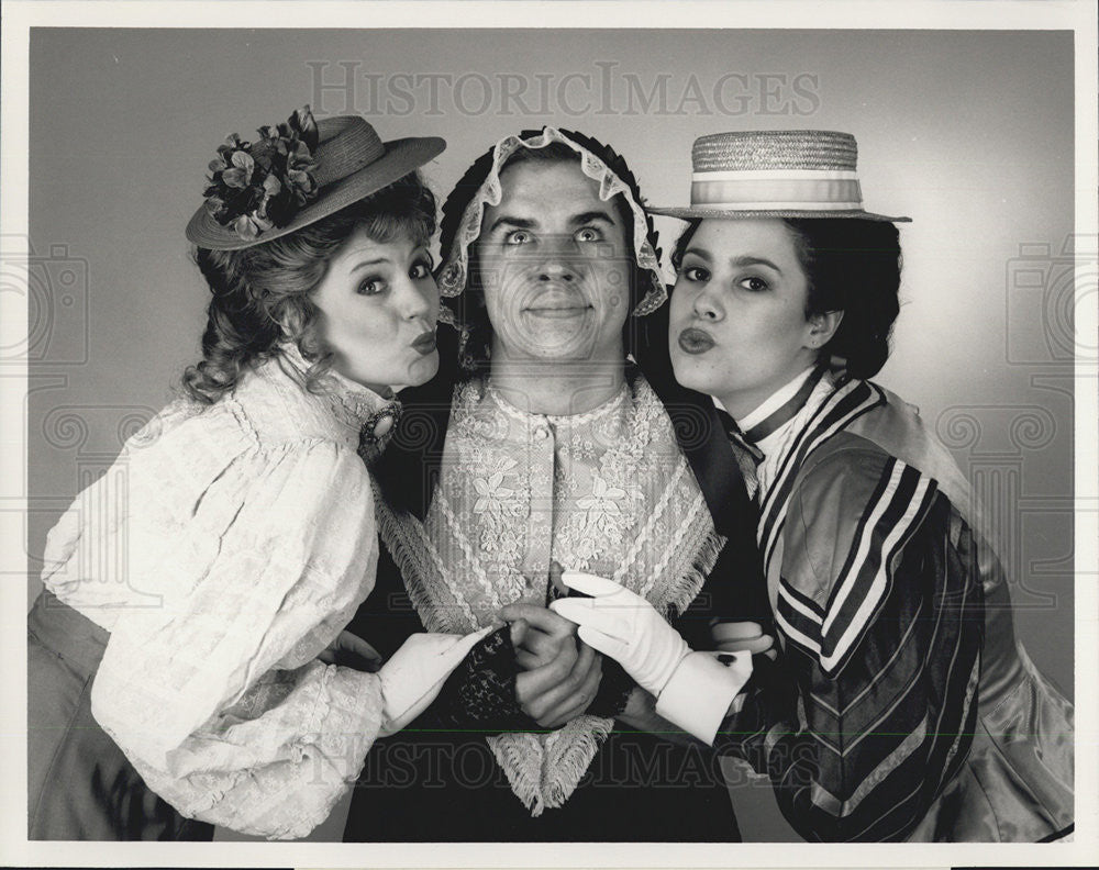 Press Photo Charley&#39;s Aunt Play Terry Los Marnie Baumer Robb Hannenberg - Historic Images