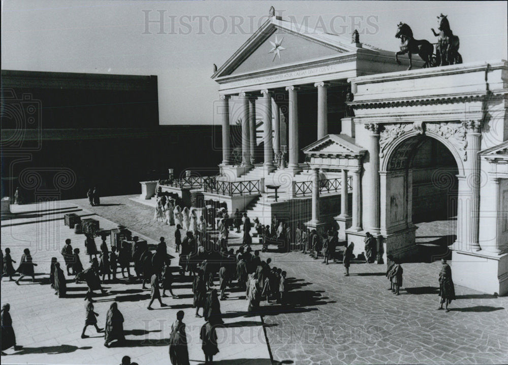 Press Photo Triumphal Arch replica used in movie production in Tunisia - Historic Images