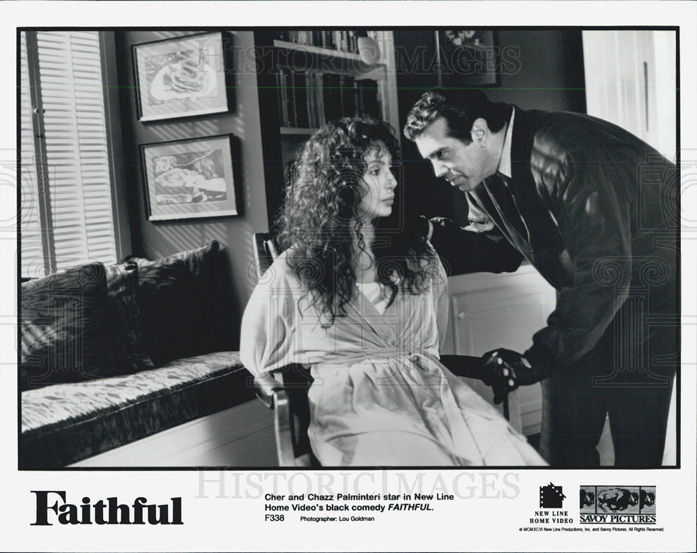 1996 Press Photo Cher and Chazz Palminteri in Black Comedy &quot;Faithful&quot; - Historic Images