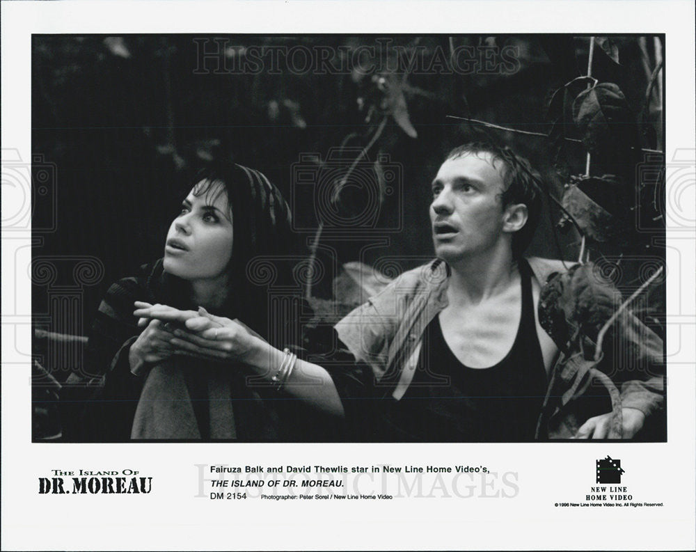 1996 Press Photo Actress Fairuza Balk &amp; Actor David Thewlis, Island of Dr Moreau - Historic Images