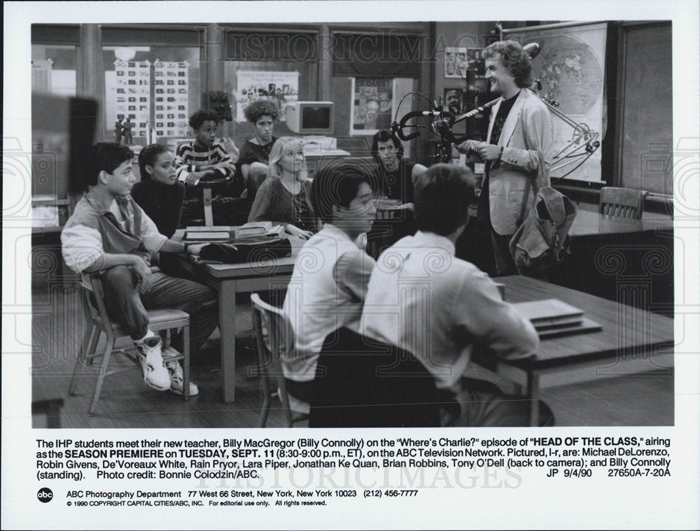 1990 Press Photo Actor Billy Conolly on a Scene of Head of Class - Historic Images