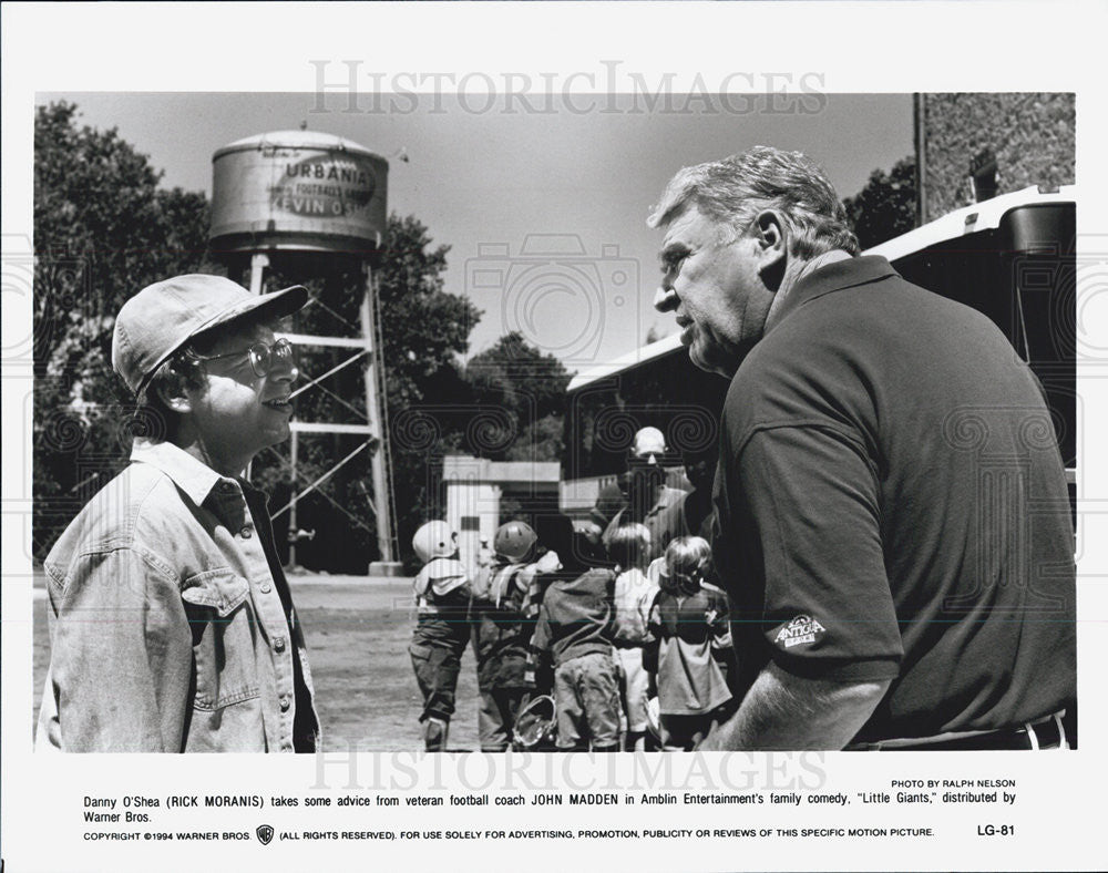 1994 Press Photo Rick Moranis &amp; John Madden in &quot;Little Giants.&quot; - Historic Images