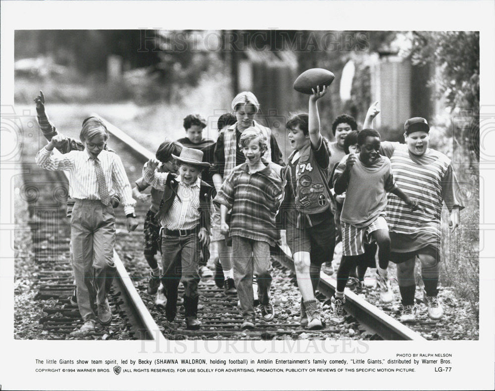 1994 Press Photo Actress Shawna Waldron Team Film &quot;Little Giants&quot; - Historic Images