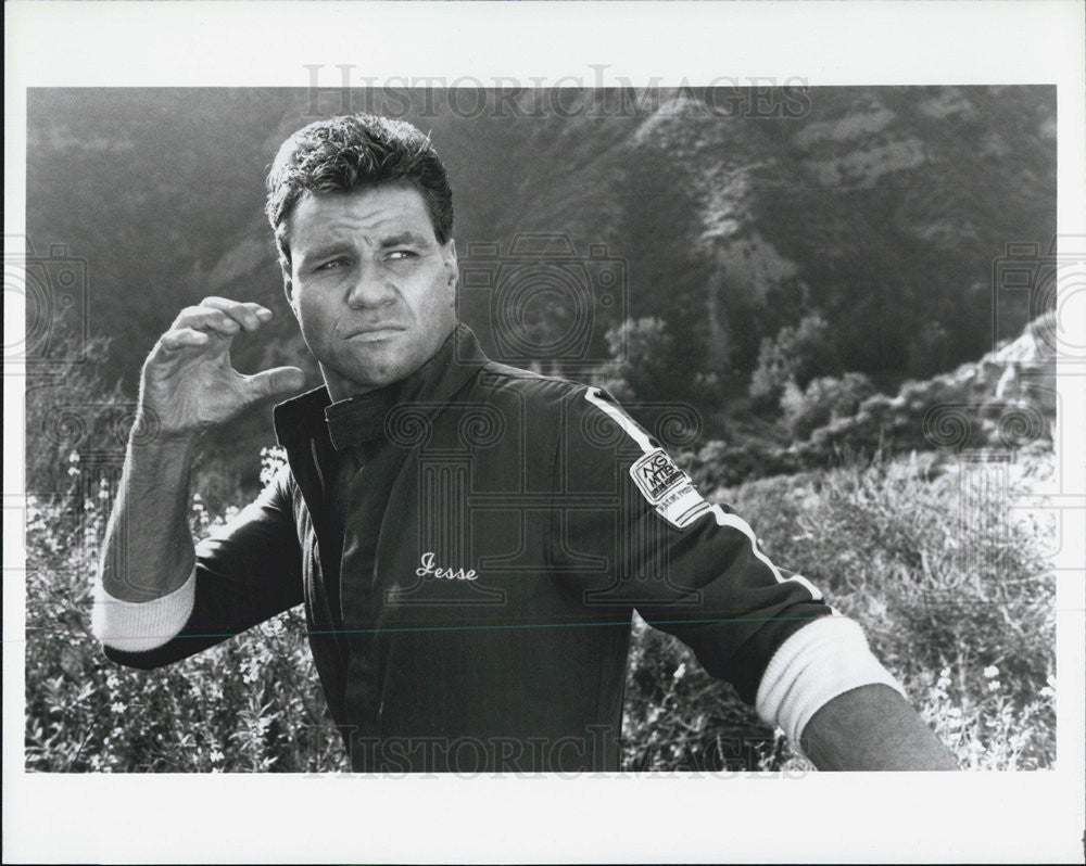 1989 Press Photo Actor Martin Kove CBS Television &quot;Hard Time On Planet Earth&quot; - Historic Images