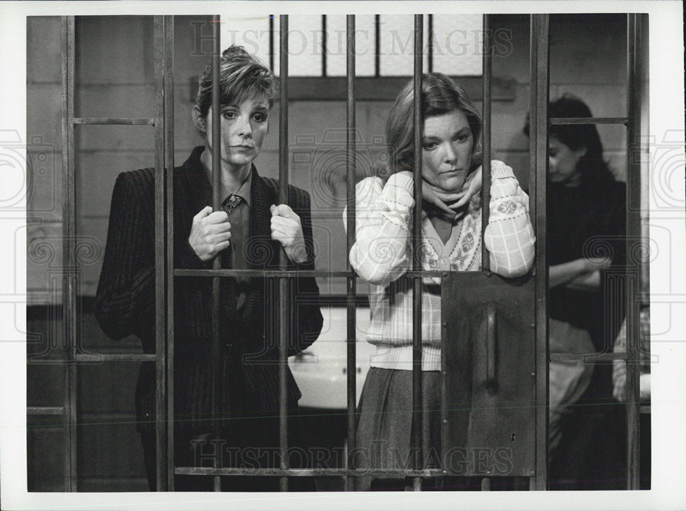 1986 Press Photo Actors Susan Saint James And Jane Curtin Star In