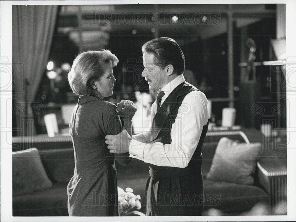 1985 Press Photo Actor Peter Strauss, Kate McNeil in CBS Mini-Series Kane &amp; Abel - Historic Images