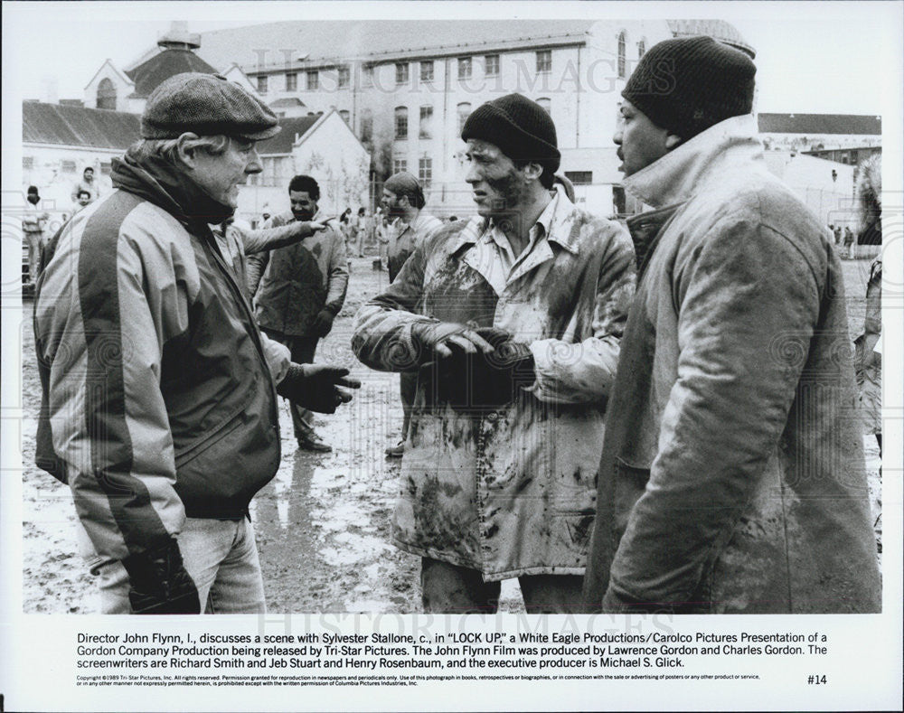 1989 Press Photo Director John Flynn discusses scene With Sylvester Stallone - Historic Images