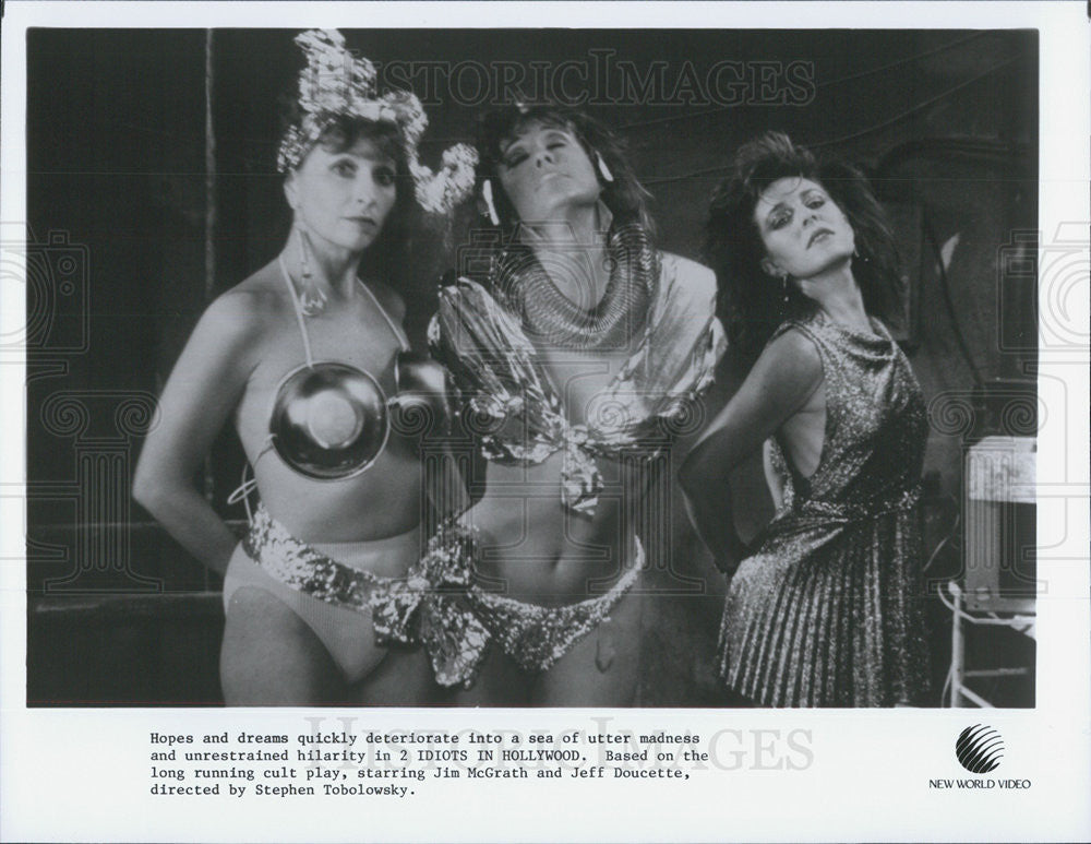 Press Photo Actresses in 2 Idiots in Hollywood - Historic Images